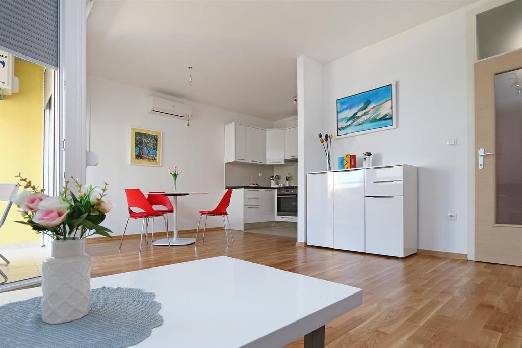 Antonijas Sunny Apartment Макарська Екстер'єр фото
