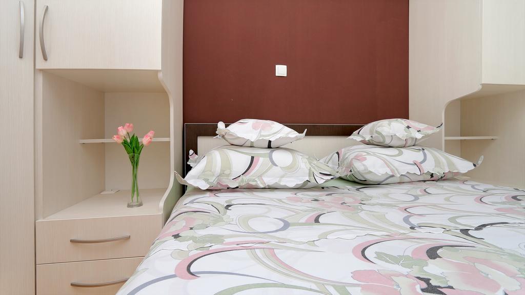 Antonijas Sunny Apartment Макарська Екстер'єр фото