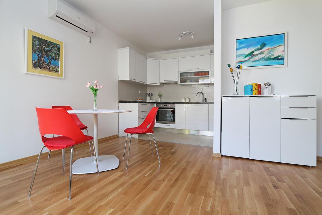 Antonijas Sunny Apartment Макарська Екстер'єр фото