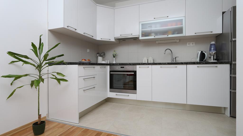 Antonijas Sunny Apartment Макарська Екстер'єр фото